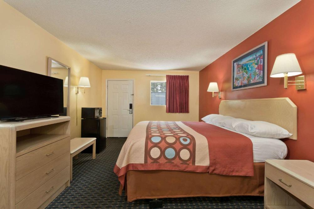 King Room - Non-Smoking interior